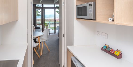 Superior Upstairs 2 Bed Seaview Apartment kitchen