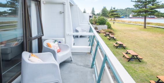 Superior Upstairs 2 Bedroom Seaview Apartment view